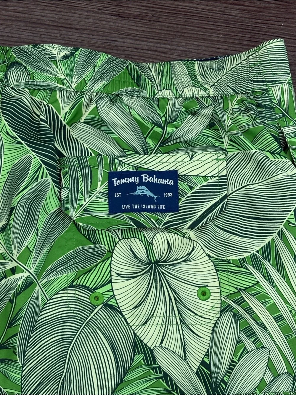 TOMMY BAHAMA TROPICAL GREEN LEAF SWIM SHORTS 9” MENS LARGE